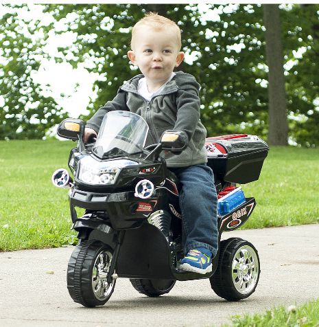 Tại sao nên mua xe máy điện cho trẻ em?